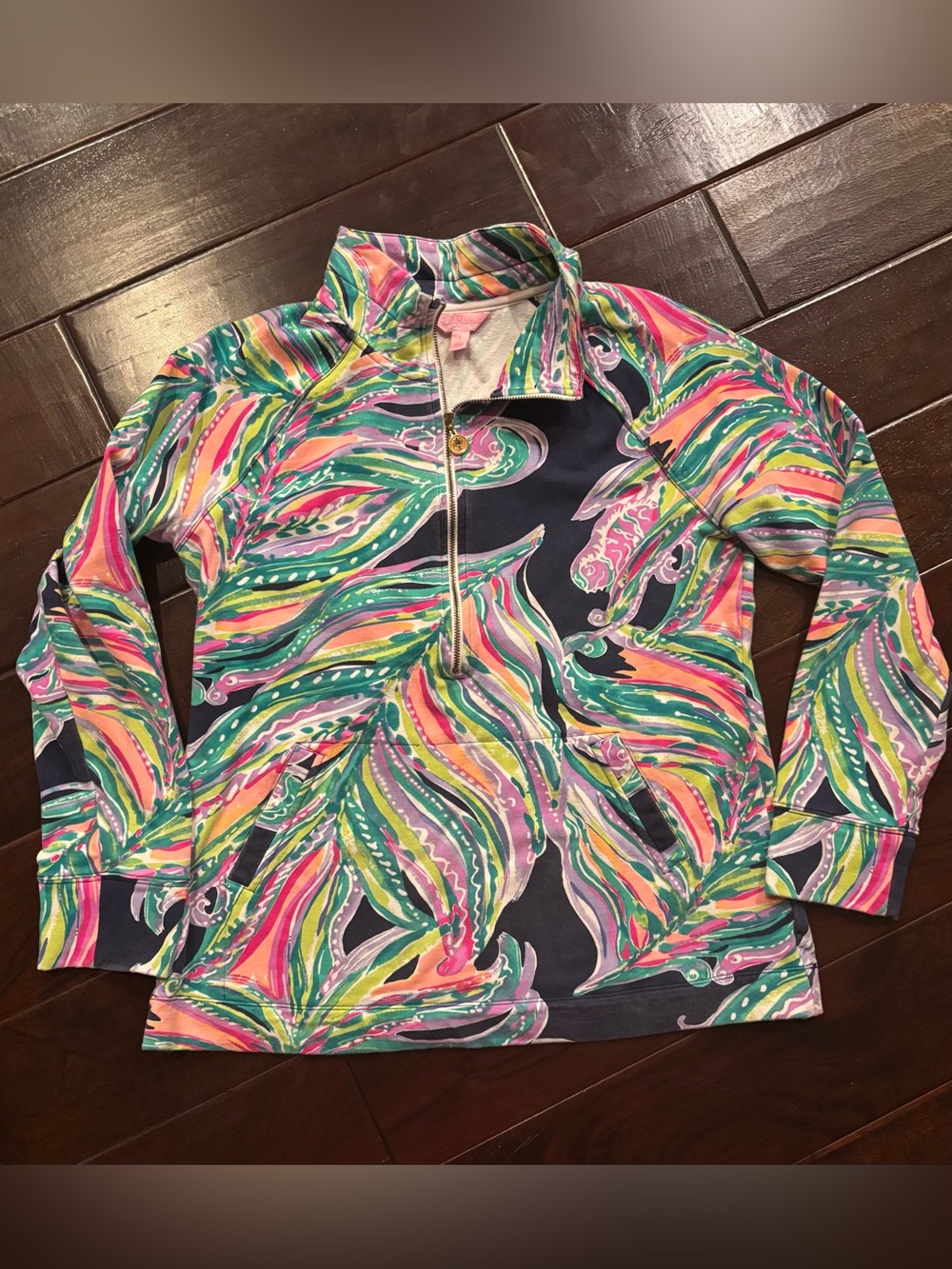 LILLY PULITZER SKIPPER POPOVER in “DON’T LEAVE ME HANGING” print Size Large